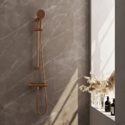 Douchekraanset Brauer Copper Carving Opbouw Met Glijstang En Ronde Handdouche Geborsteld Koper