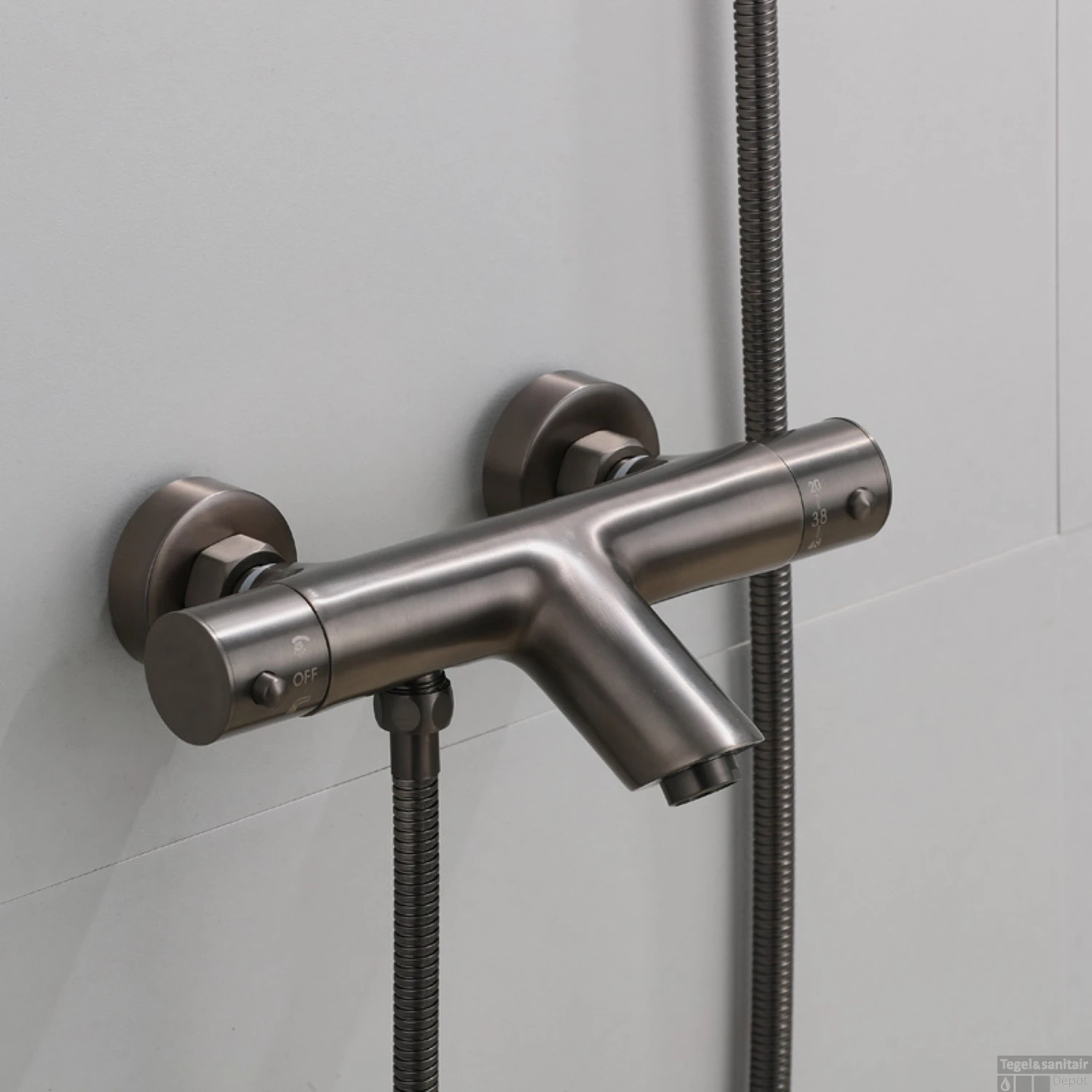 Badkraan Opbouw Boss & Wessing Exclusive Met Staaf Handdouche Set Gunmetal 4 Badkraan Opbouw Boss & Wessing Exclusive Met Staaf Handdouche Set Gunmetal - Afbeelding 2