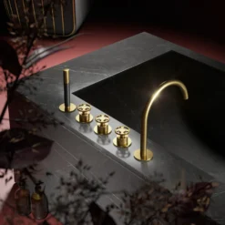 Badrandcombinatie Hotbath Cobber @Work Inbouw 5 Gats Met 2 Stopkranen En Handdouche Met Uitloop Geborsteld Messing PVD