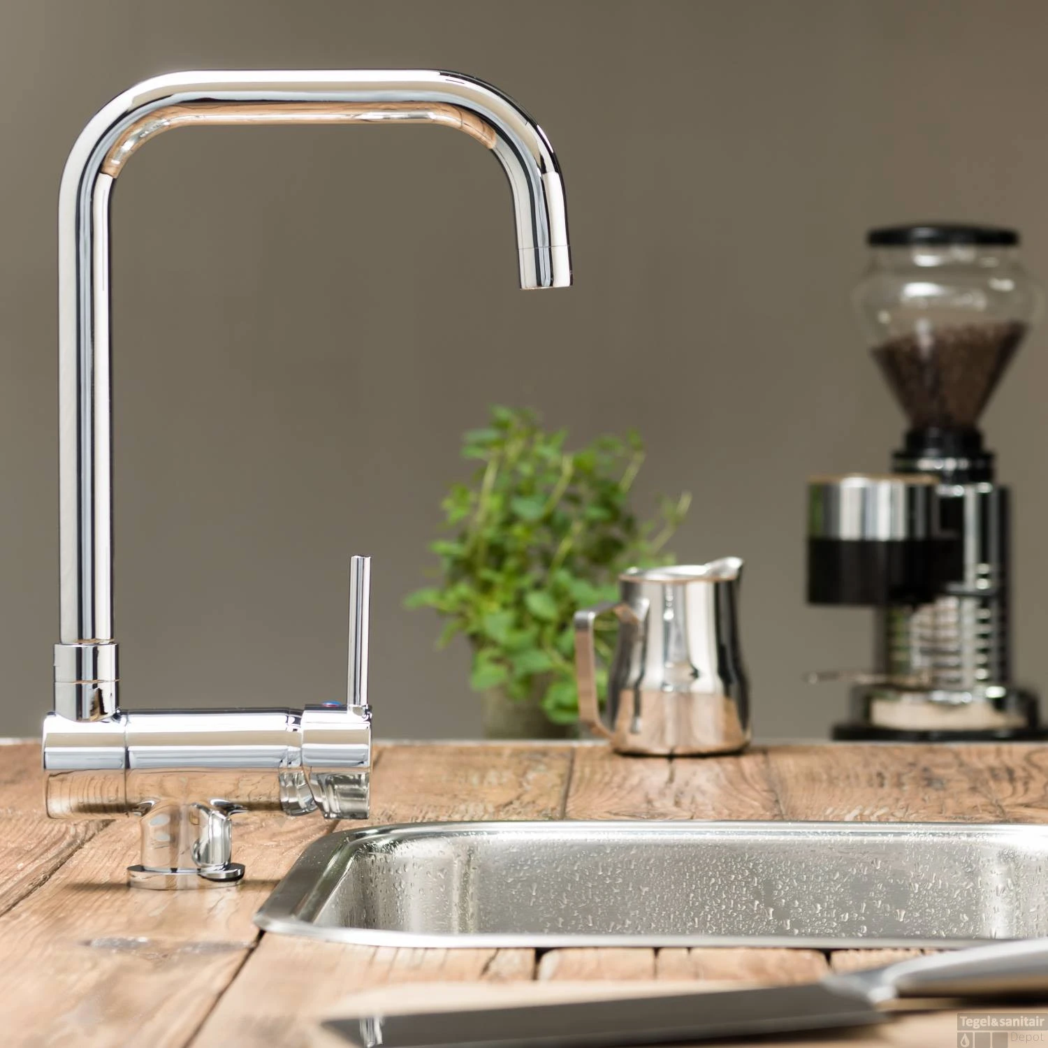 Keukenmengkraan Schutte Window Hoge Draaibare En Plooibare Uitloop Chroom 4 Keukenmengkraan Schutte Window Hoge Draaibare En Plooibare Uitloop Chroom - Afbeelding 2