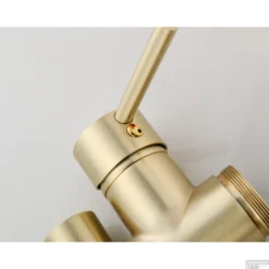 Vrijstaande Badkraan Boss & Wessing Gold Pro Geborsteld Messing Mat Goud Met Zwarte Doucheslang -Exporteren Badkamer Top Winkel vrijstaande badkraan bws gold pro geborsteld messing mat goud met zwarte doucheslang sfeer2