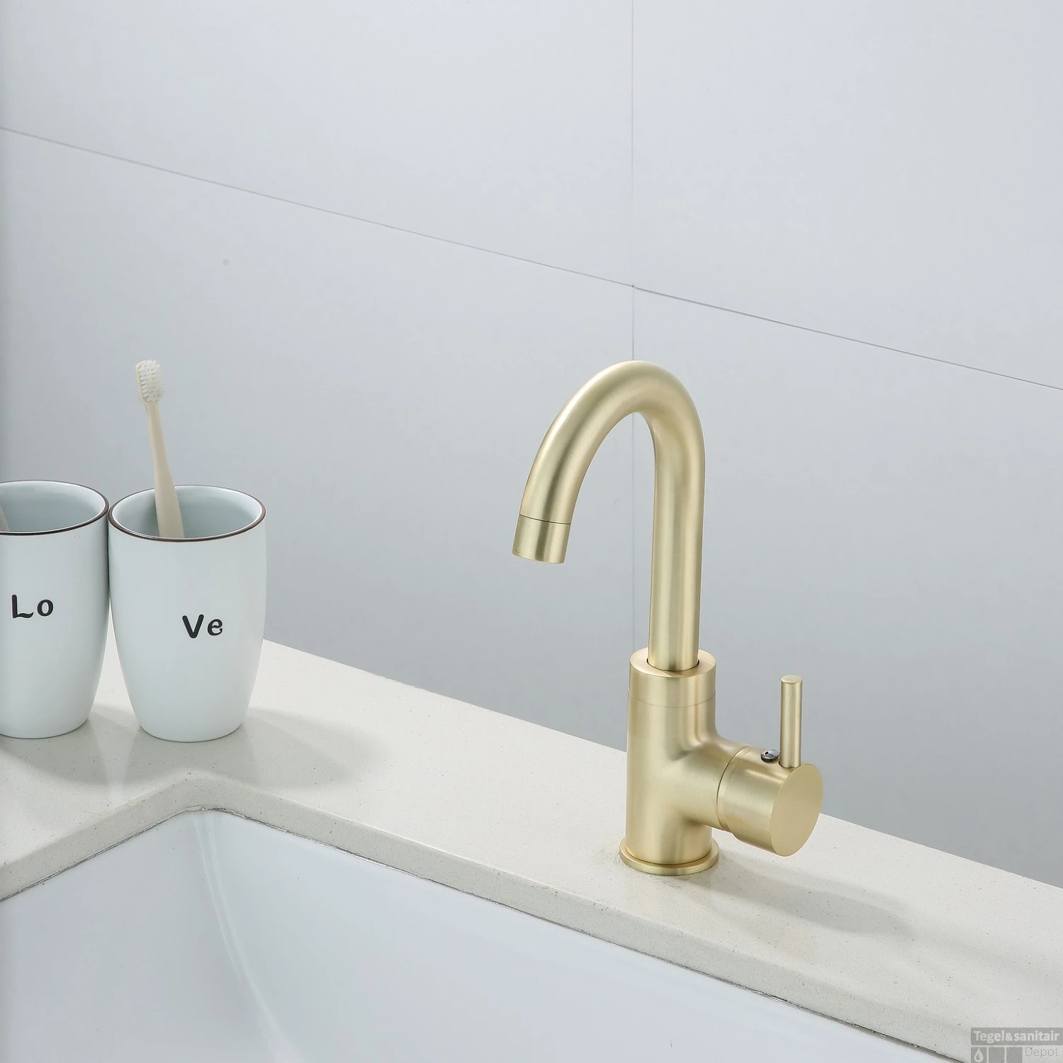 Wastafelkraan Boss & Wessing Gold Gebogen Uitloop Geborsteld Messing Mat Goud 4 Wastafelkraan Boss & Wessing Gold Gebogen Uitloop Geborsteld Messing Mat Goud - Afbeelding 2