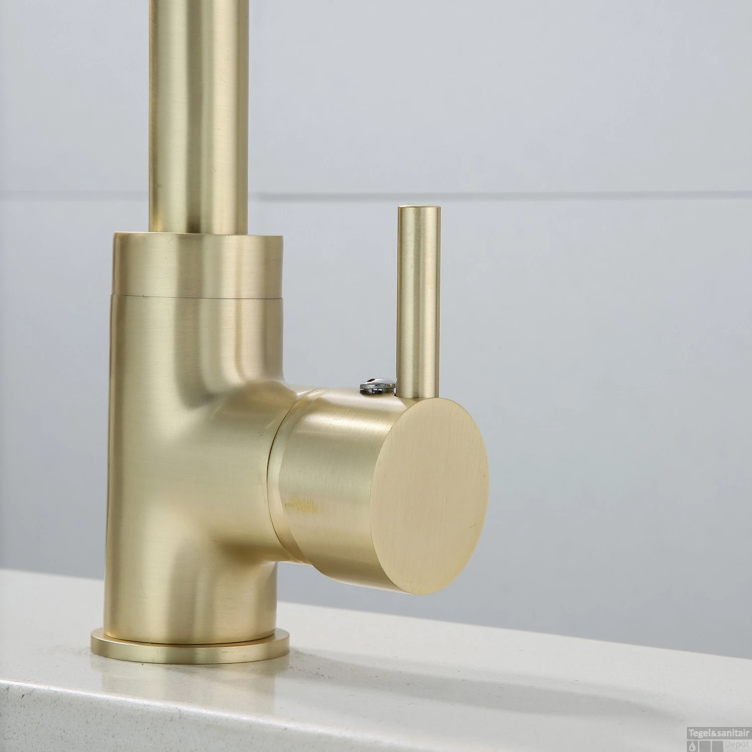 Wastafelkraan Boss & Wessing Gold Gebogen Uitloop Geborsteld Messing Mat Goud 5 Wastafelkraan Boss & Wessing Gold Gebogen Uitloop Geborsteld Messing Mat Goud - Afbeelding 3